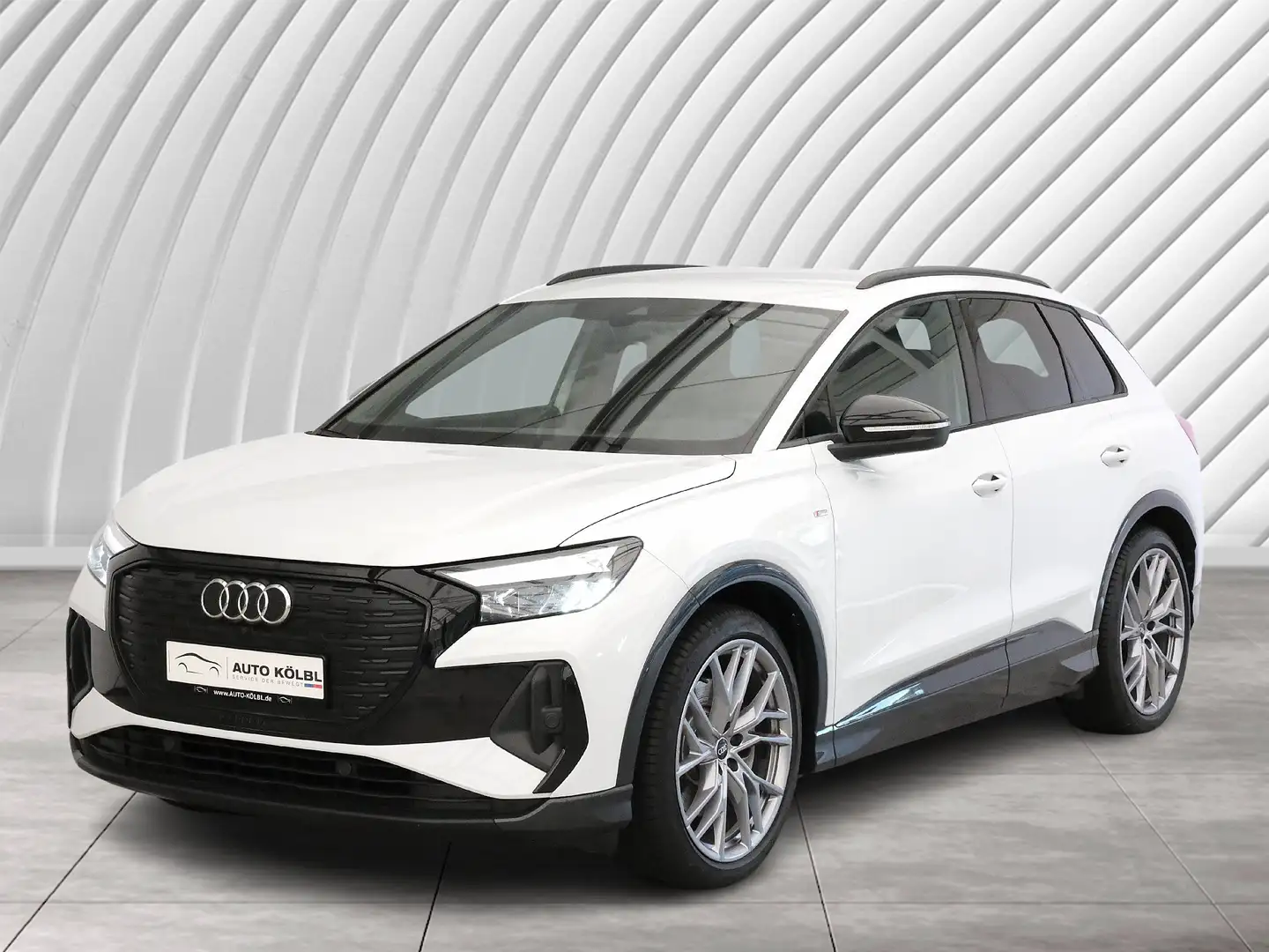 Audi Q4 e-tron 40 e-tron basis LED Sound Syst. DAB Wit - 1