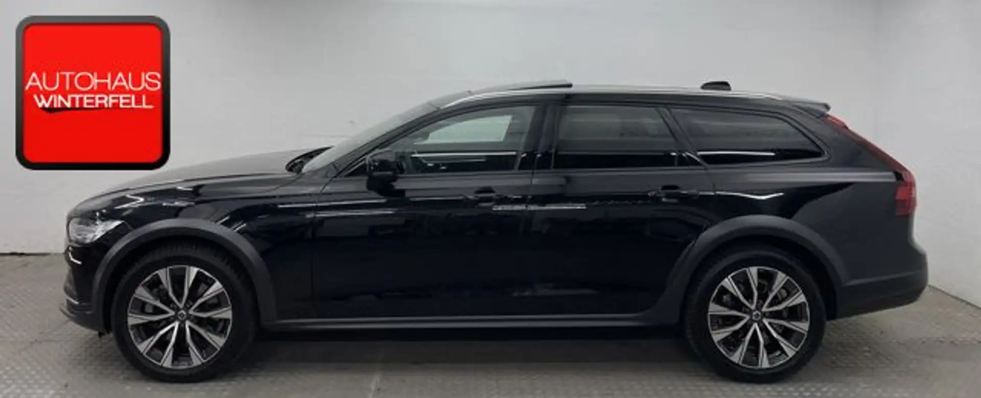 Volvo V90 Cross Country Plus AWD PANO+360+AHK+MEMO+H&K Czarny - 2