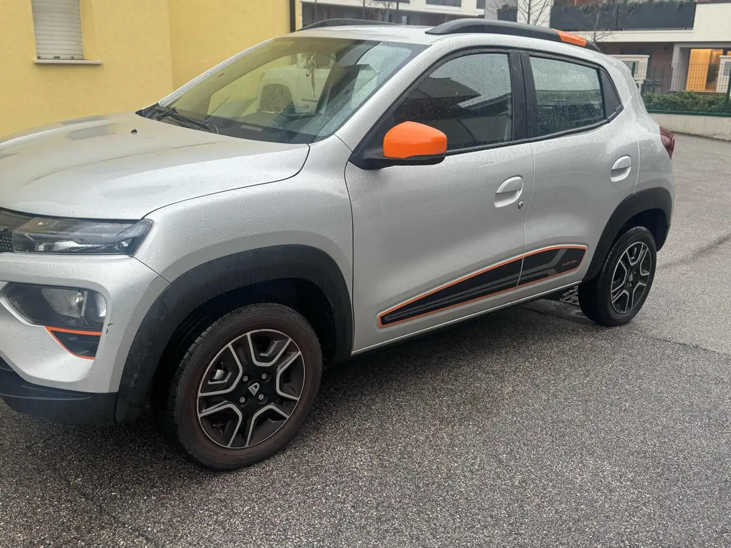 Dacia Spring Comfort Plus Electric 45 Gris - 1