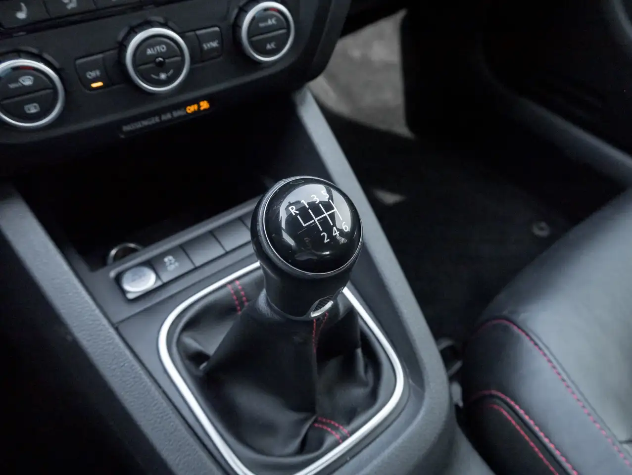 Volkswagen GLI снимка Volkswagen GLI