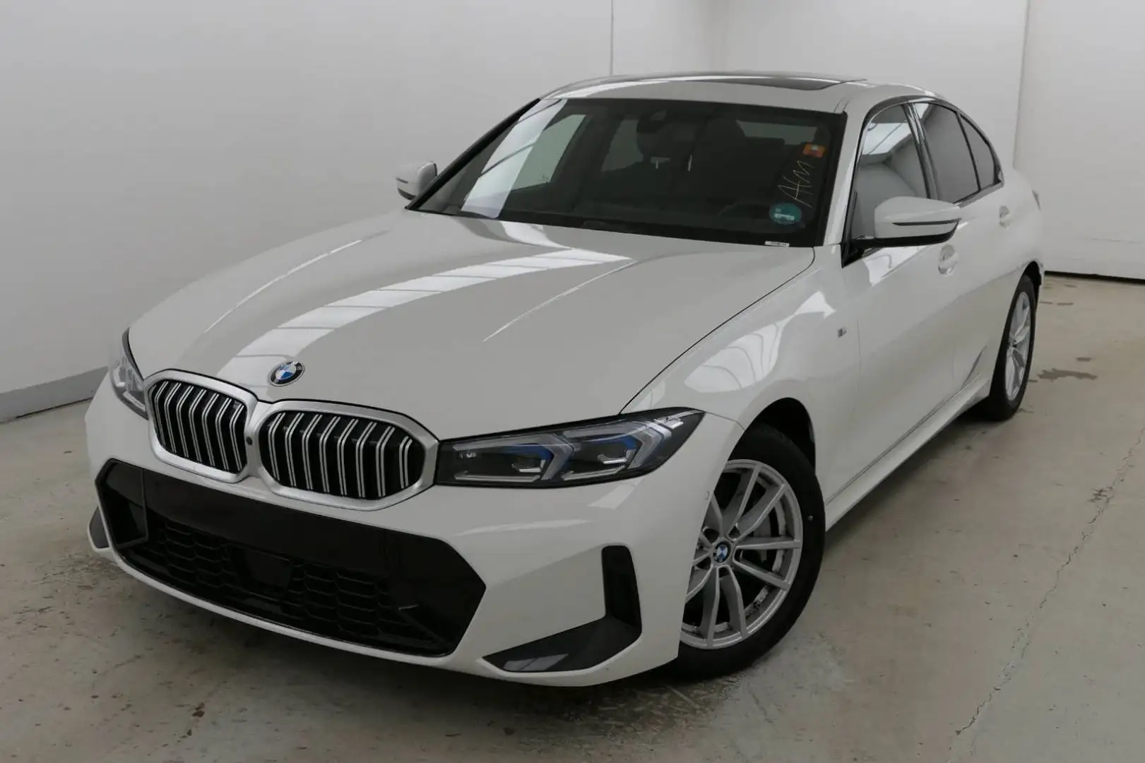 BMW 330 i xDrive M Sport ACC KZU 3ZK LED 360° Weiß - 2