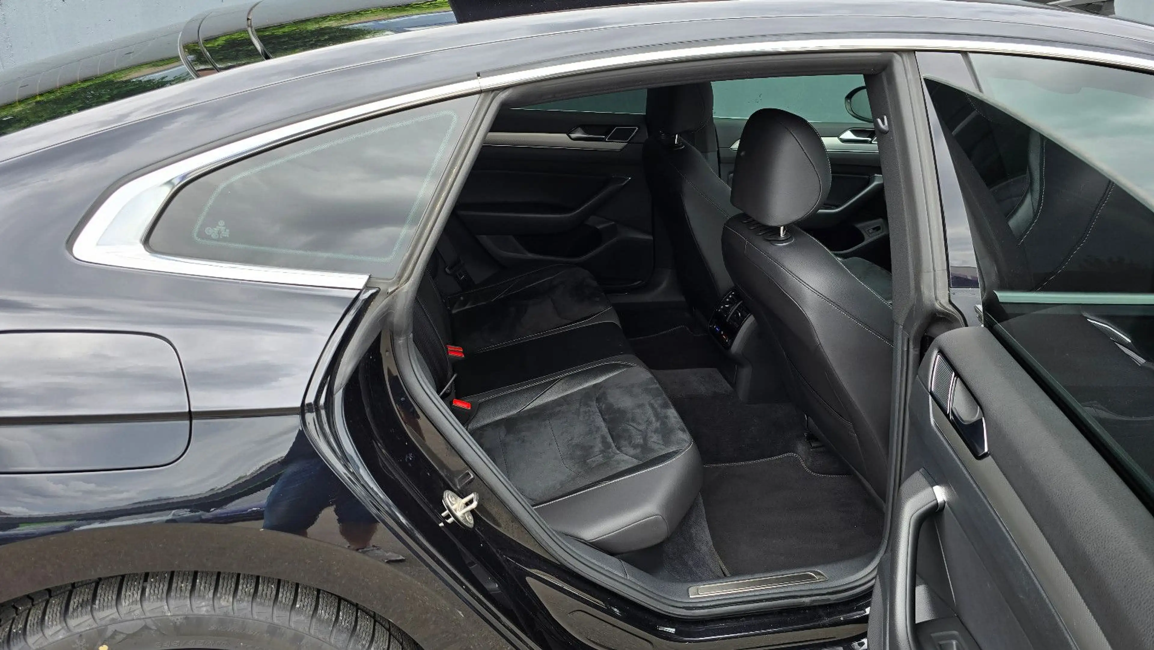 Volkswagen Arteon 2.0 TDI DSG 4M 3 x R-Line Pano/ACC/Kamera — photo 8
