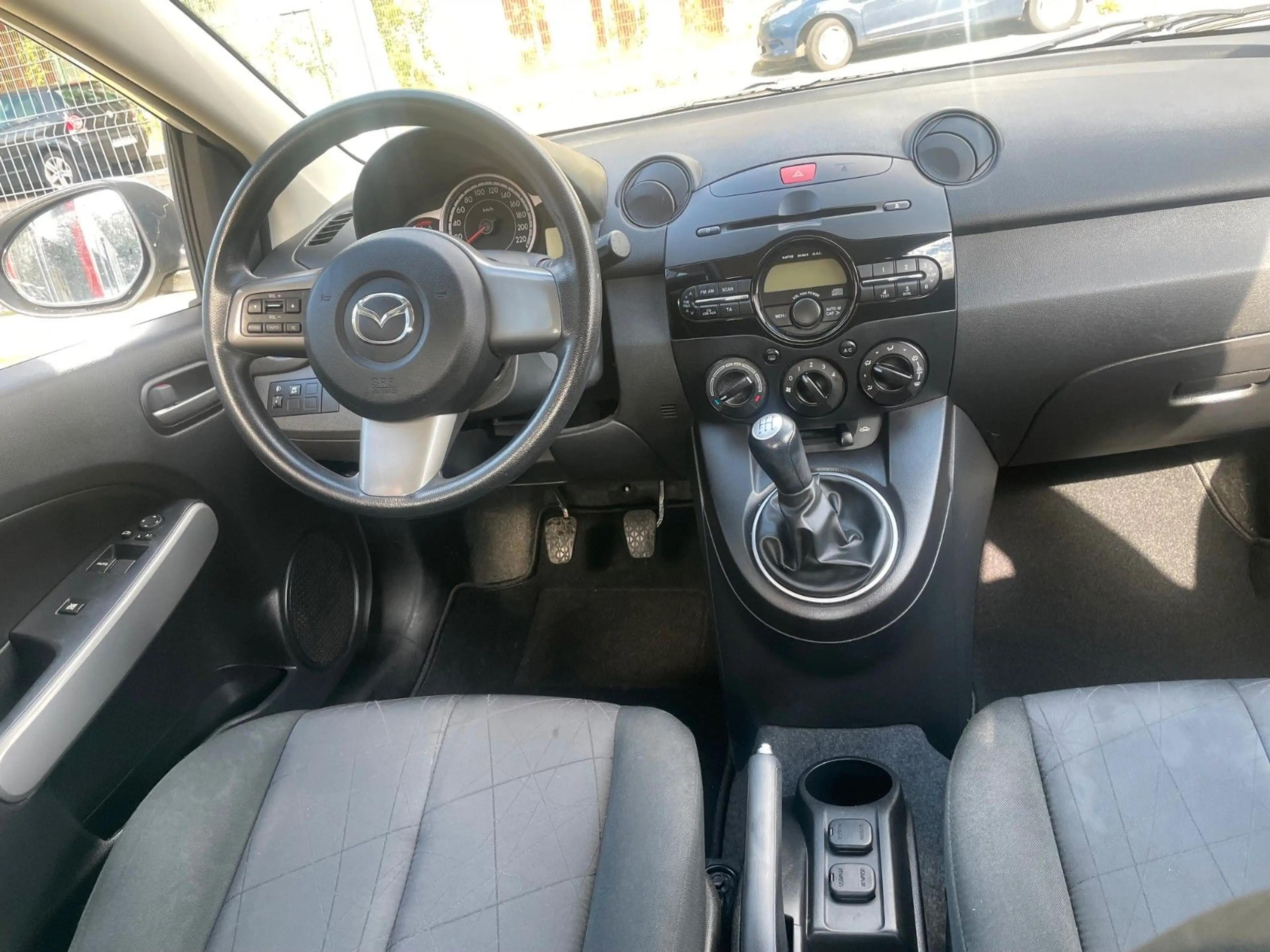 Mazda 2 Lim. 1.6 CD Center-Line(Tüv&Insp. neu/2 Hand) — photo 7