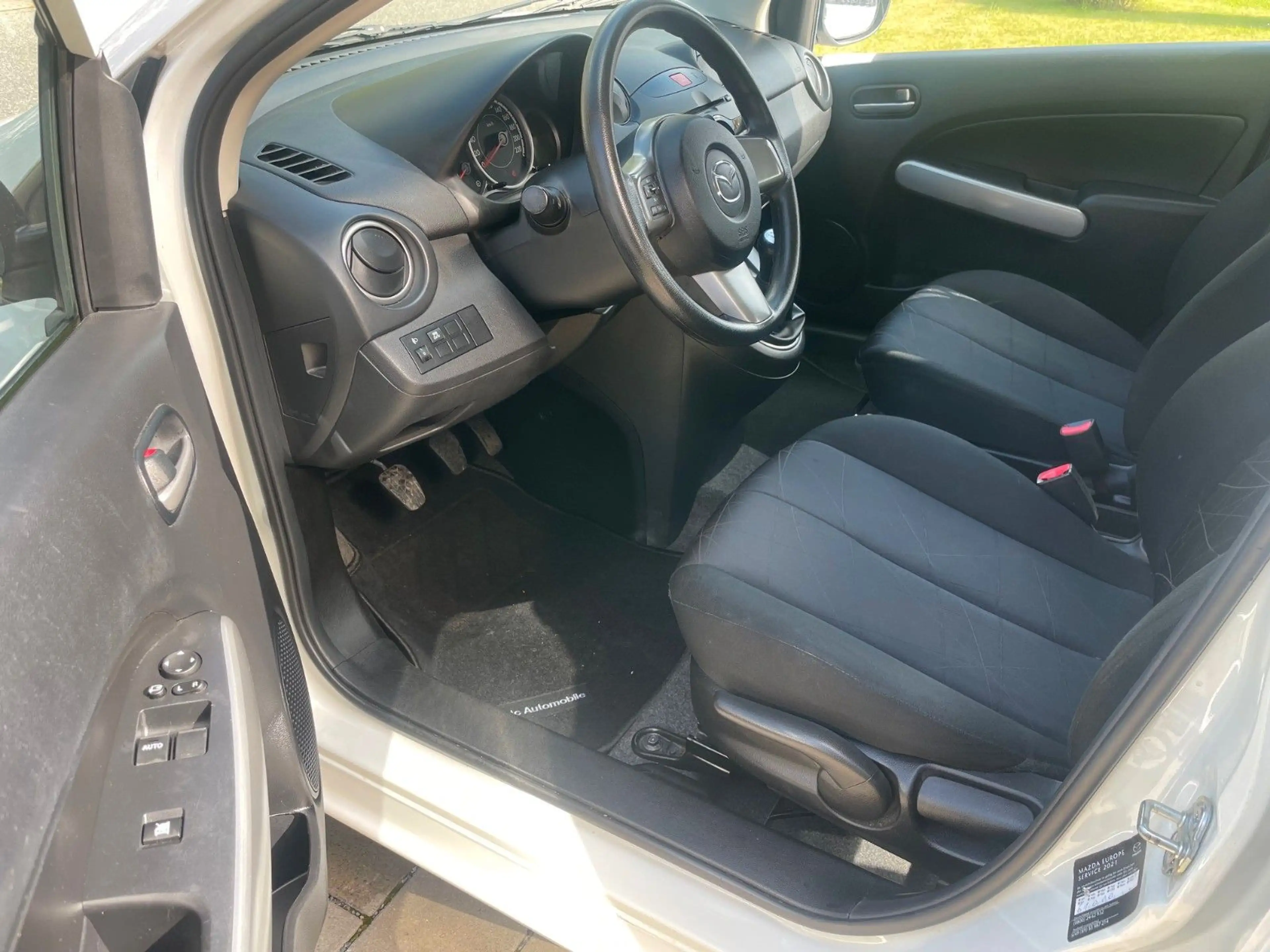 Mazda 2 Lim. 1.6 CD Center-Line(Tüv&Insp. neu/2 Hand) — photo 5