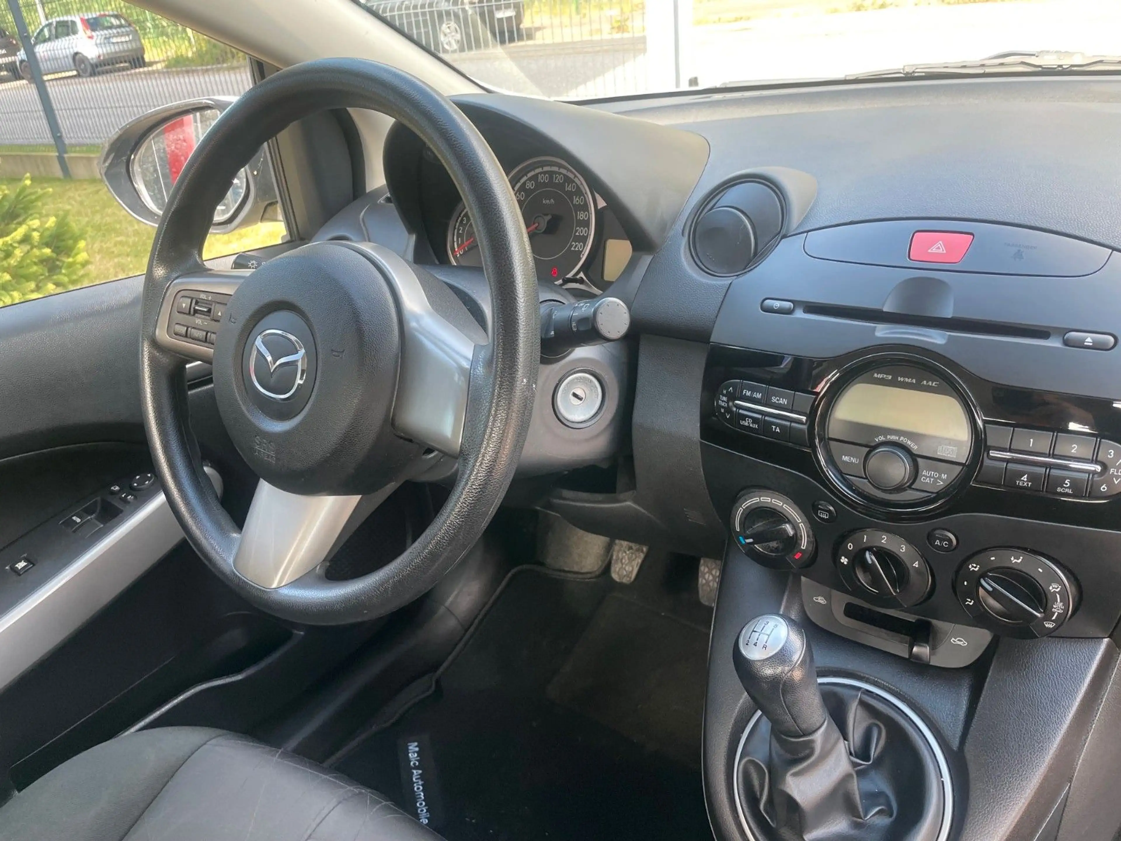 Mazda 2 Lim. 1.6 CD Center-Line(Tüv&Insp. neu/2 Hand) — photo 8