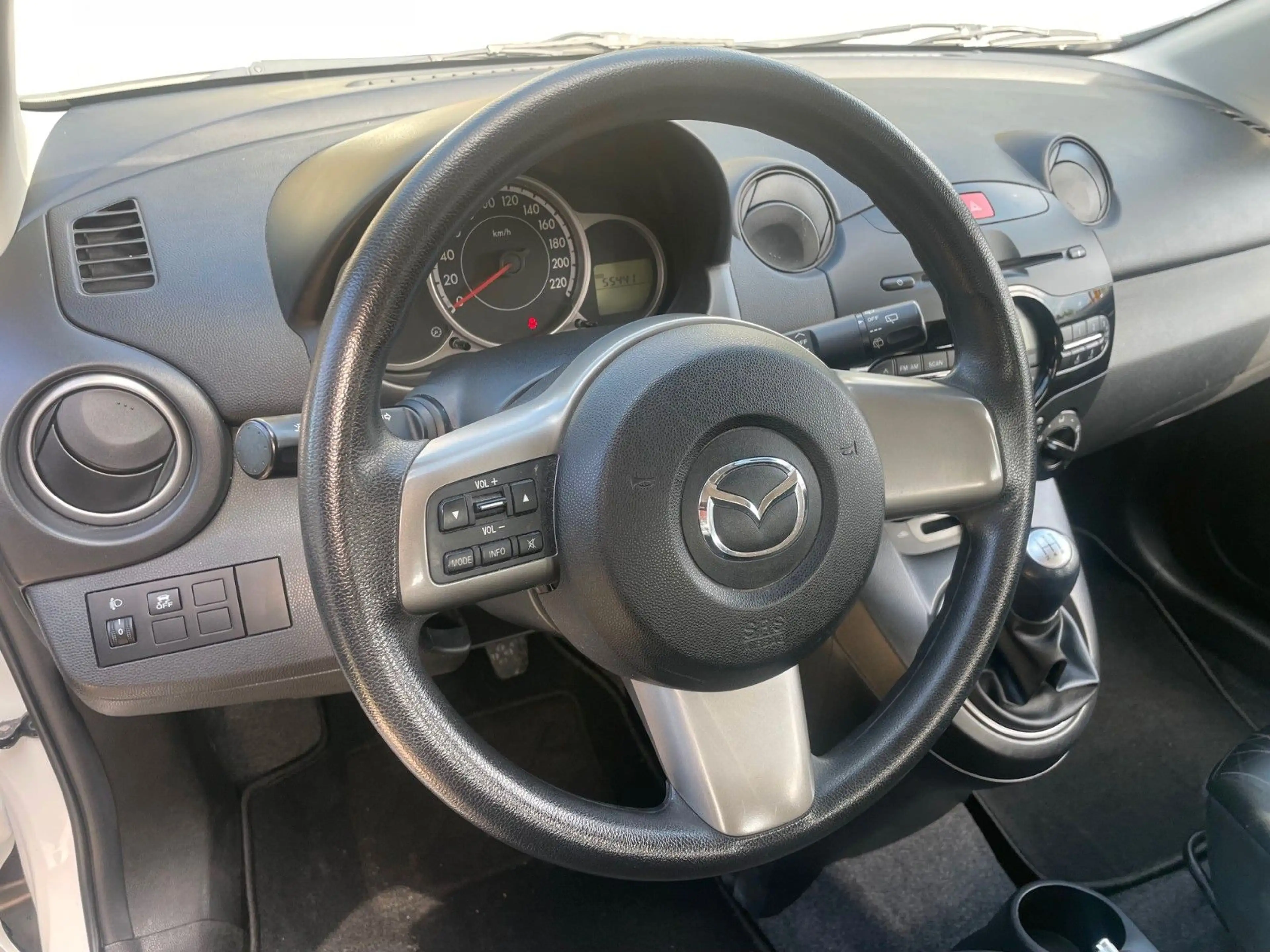 Mazda 2 Lim. 1.6 CD Center-Line(Tüv&Insp. neu/2 Hand) — photo 6