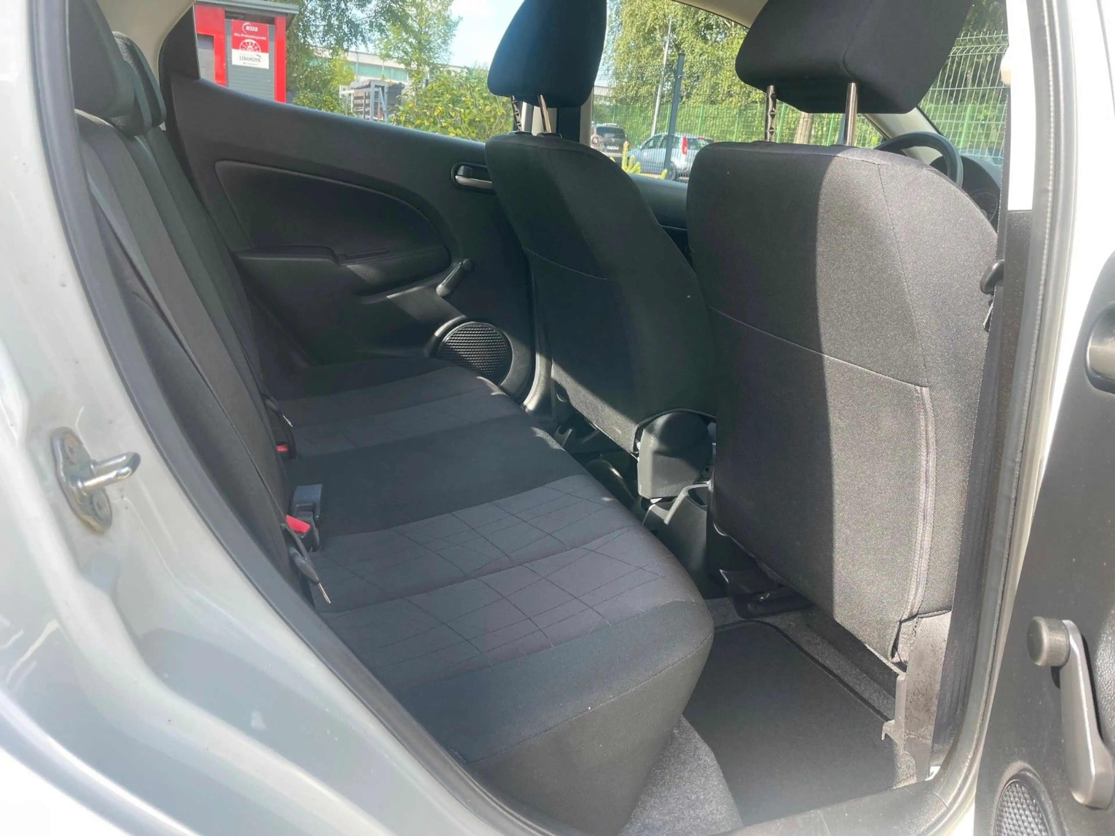 Mazda 2 Lim. 1.6 CD Center-Line(Tüv&Insp. neu/2 Hand) — photo 10