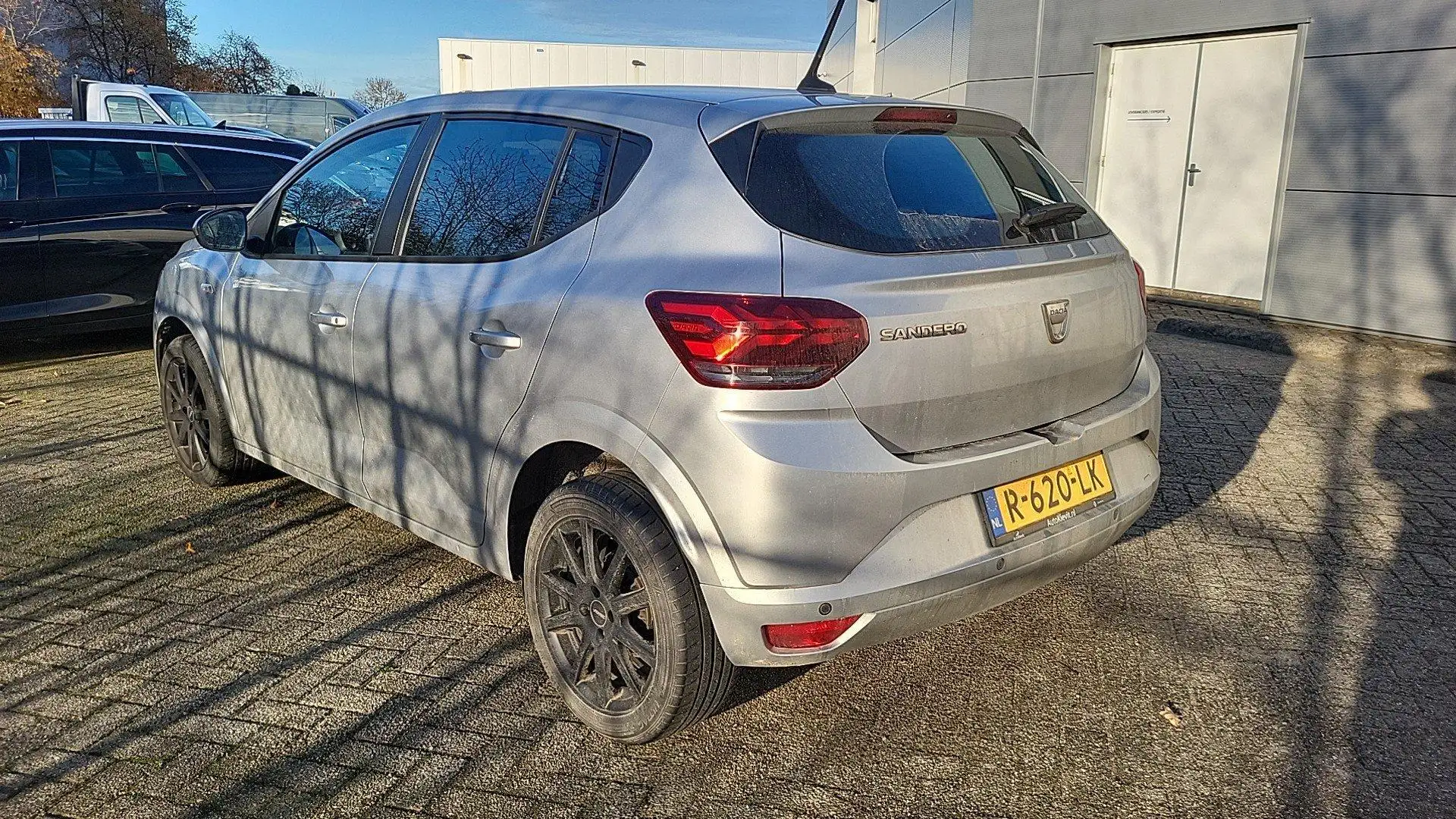 Dacia Sandero 1.0 TCe 90 Comfort | Parkeersensoren achter | Lich Grijs - 2