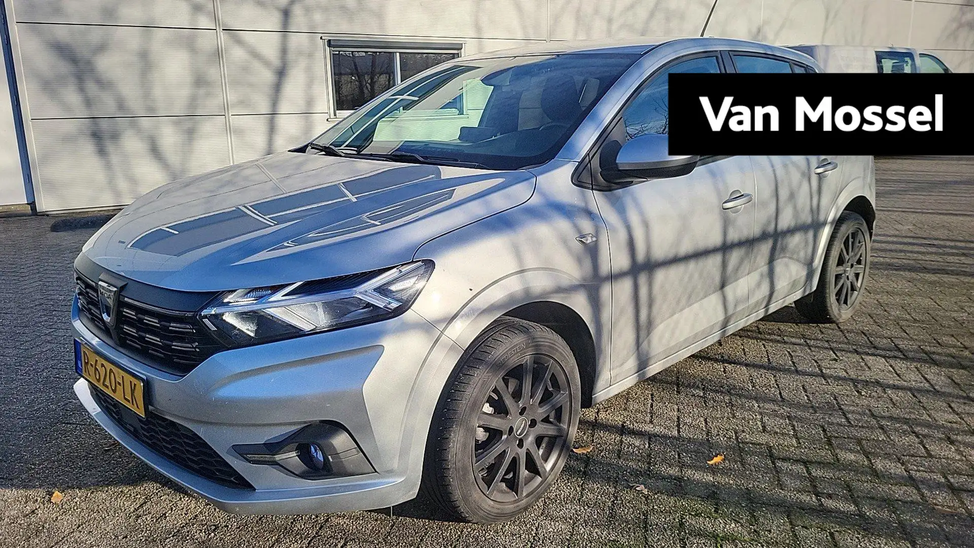 Dacia Sandero 1.0 TCe 90 Comfort | Parkeersensoren achter | Lich Grijs - 1