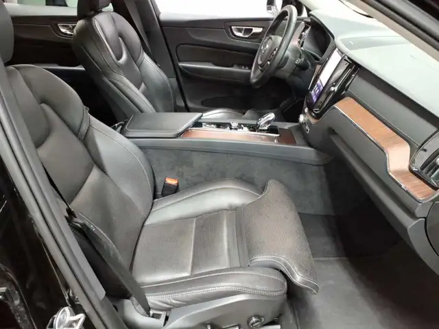 Volvo XC60 view 8