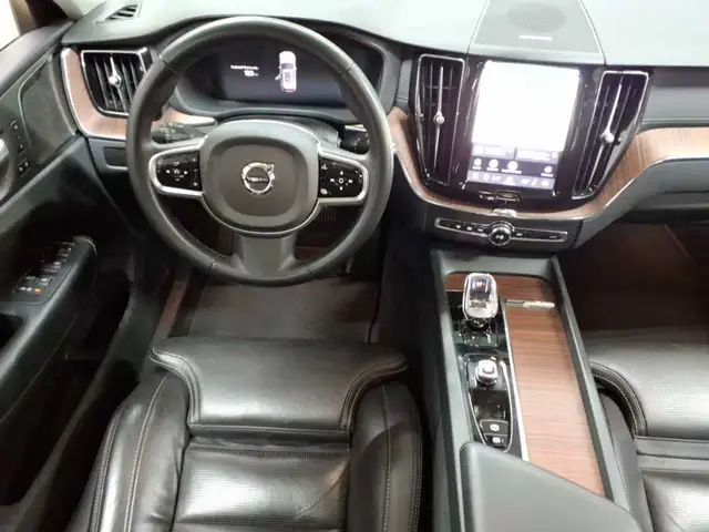 Volvo XC60 view 10