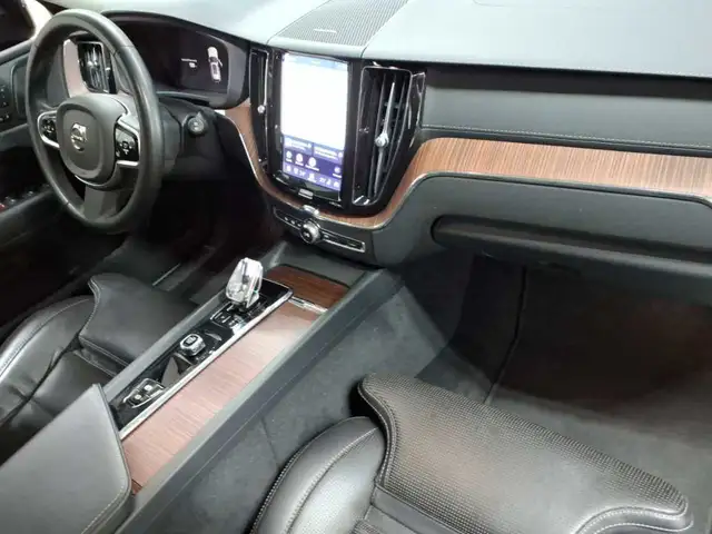 Volvo XC60 view 9