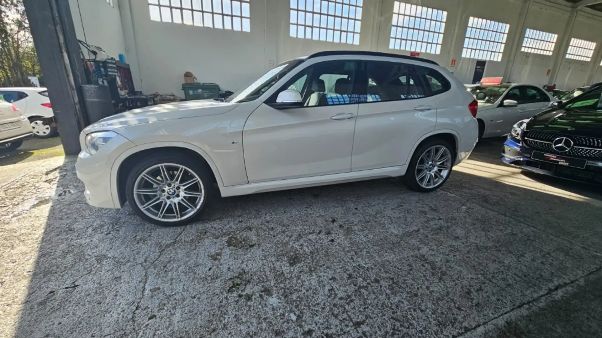 BMW X1 xDrive 18d Wit - 1
