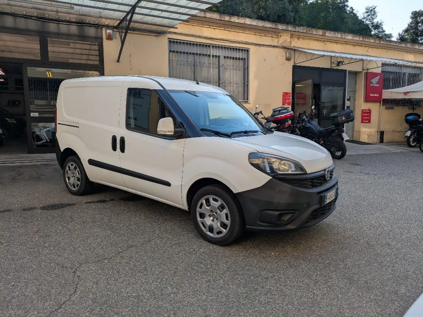 Fiat Doblo 1.4 T-Jet  Cargo  SX 3 Posti  km 24800!! Blanc - 2