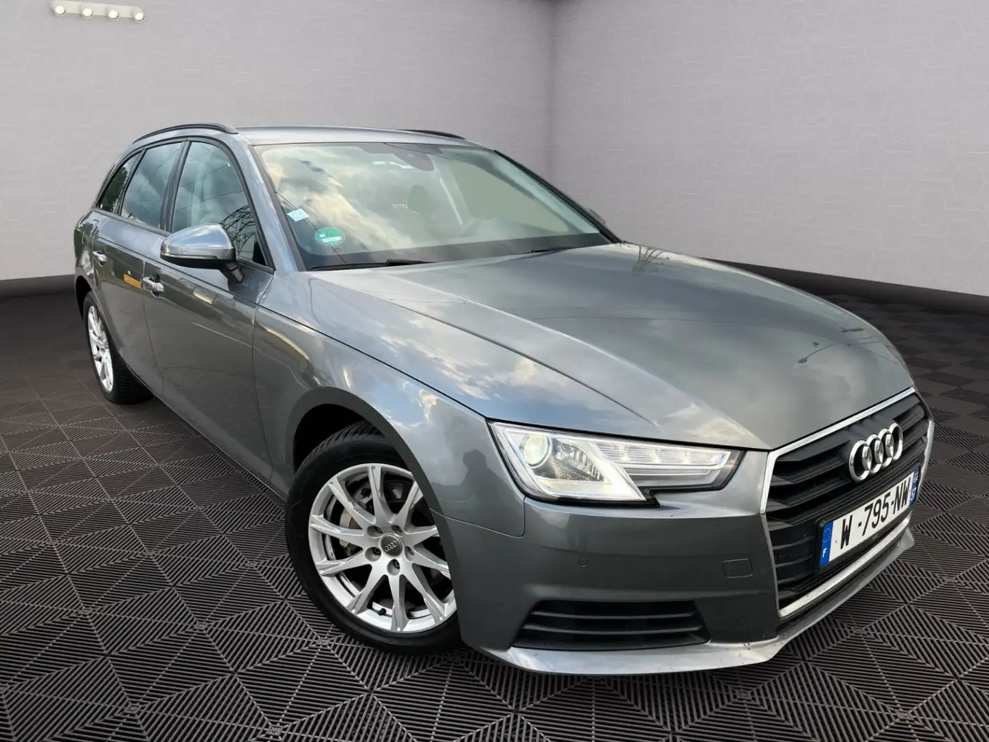 Audi A4 DESIGN Gris - 2