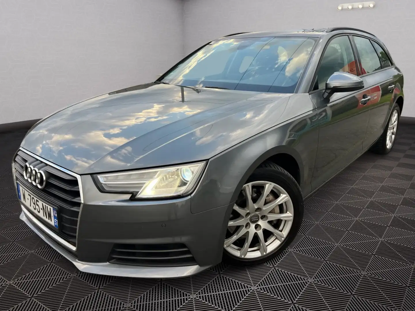 Audi A4 DESIGN Gris - 1