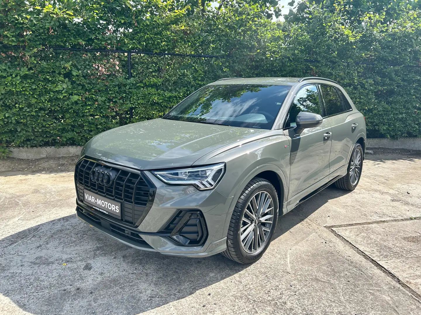 Audi Q3 35 TFSI S line-Platinum-Business Edition Gris - 2