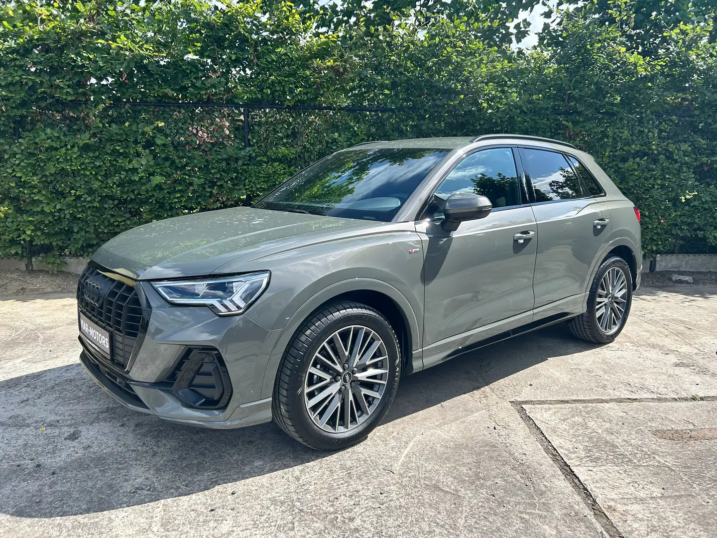 Audi Q3 35 TFSI S line-Platinum-Business Edition Gris - 1