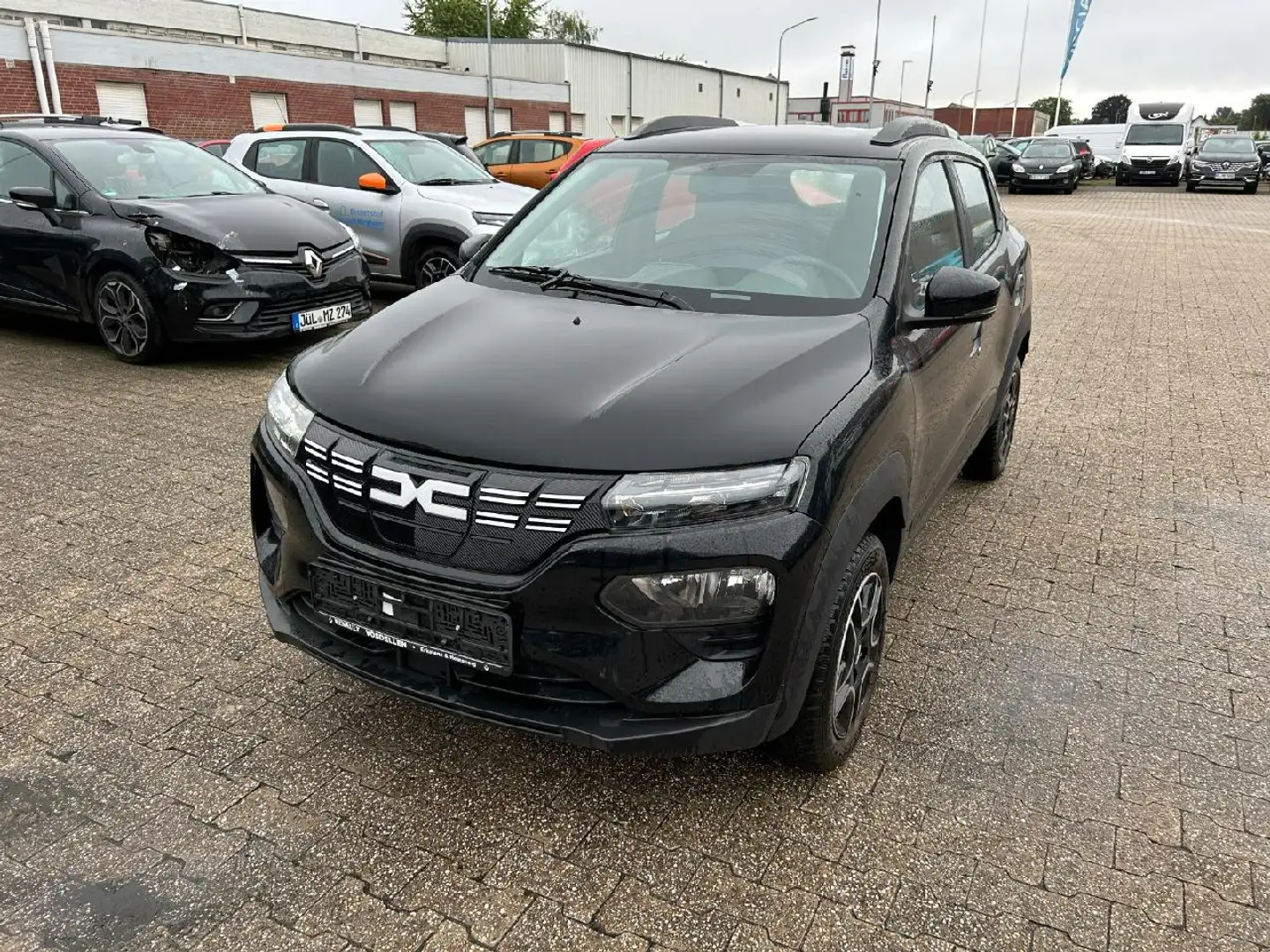 Dacia Spring Essential Schwarz - 1