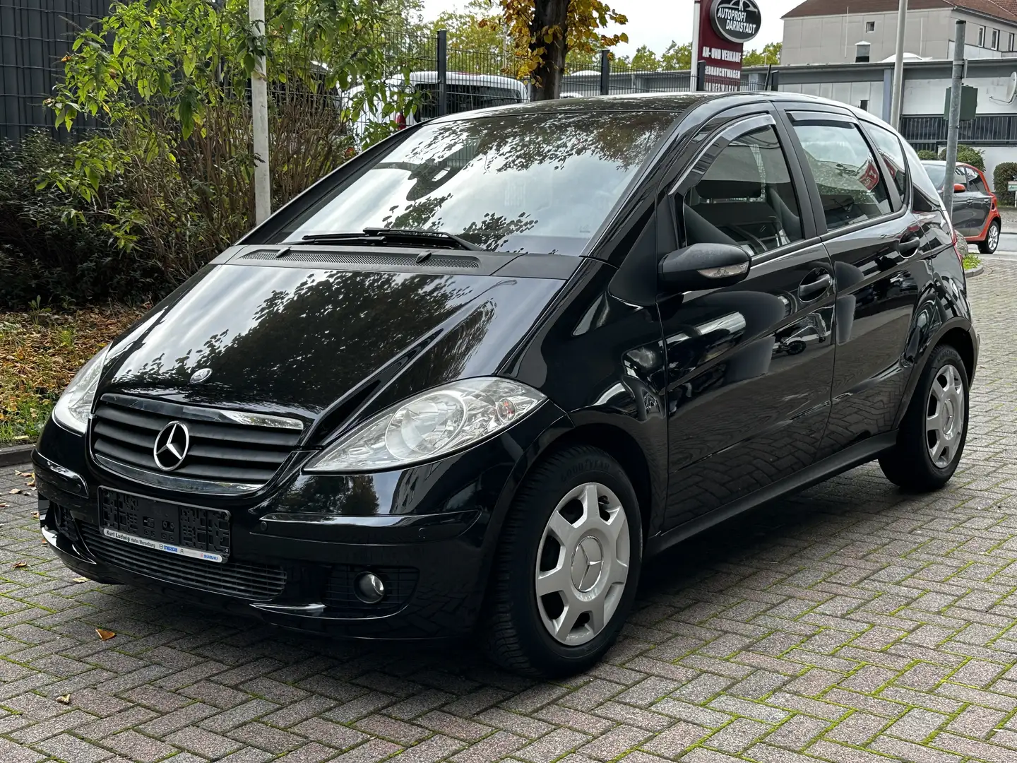 Mercedes-Benz A 200 Automatik/Klima.A/Sitz-H/Tüv-Neu/Tempomat/CD-Pl Schwarz - 2