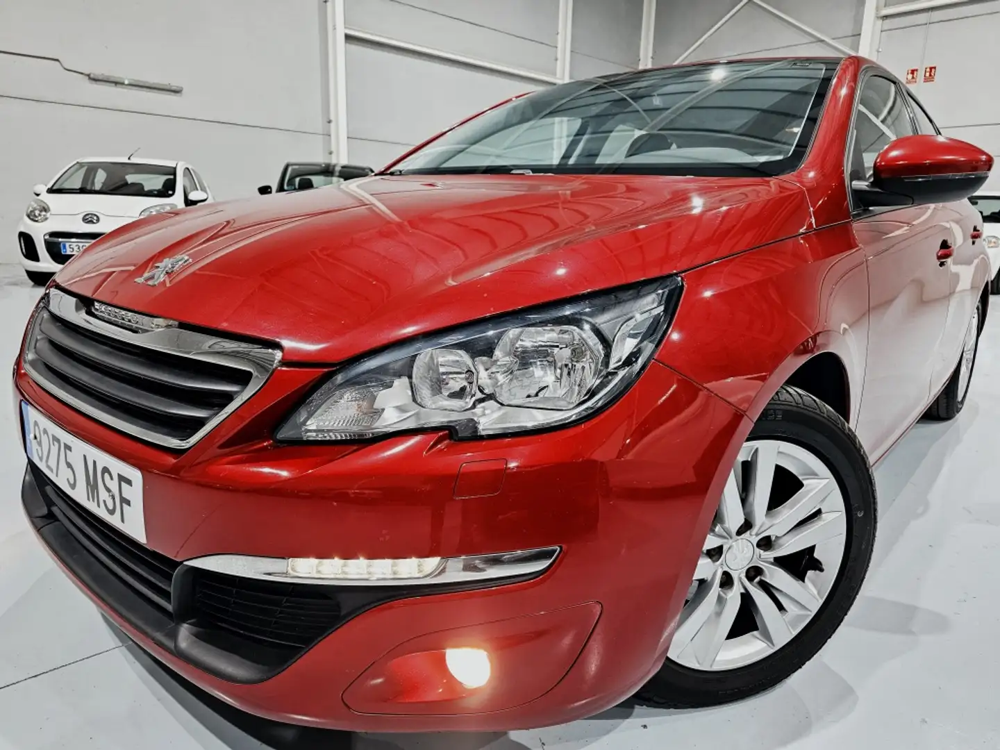 Peugeot 308 1.2 PureTech S&S Active 110 Rouge - 1