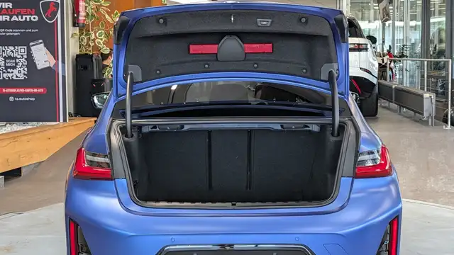 BMW 3 Series view 9