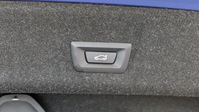 BMW 3 Series view 10
