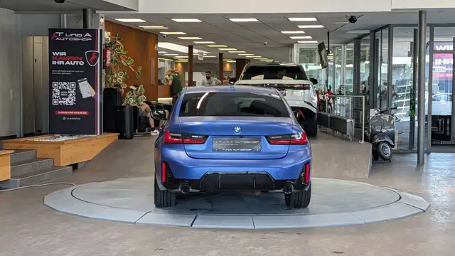 BMW 3 Series view 8