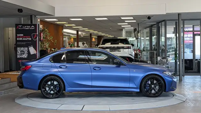 BMW 3 Series view 5