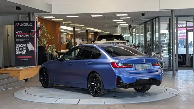 BMW 3 Series view 6