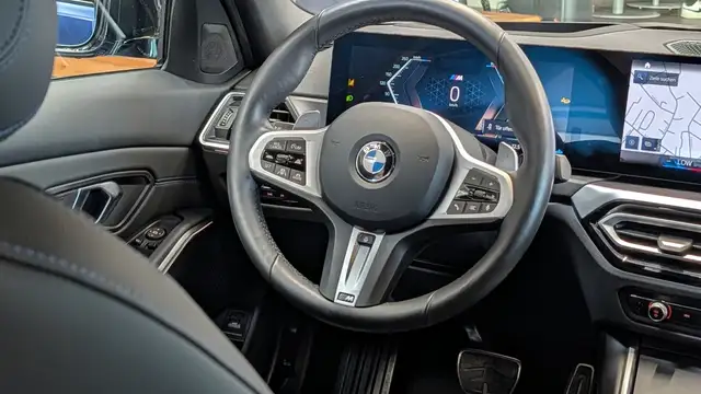 BMW 3 Series view 13