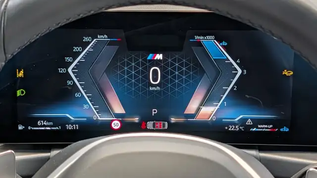 BMW 3 Series view 14