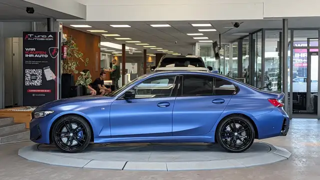BMW 3 Series view 4