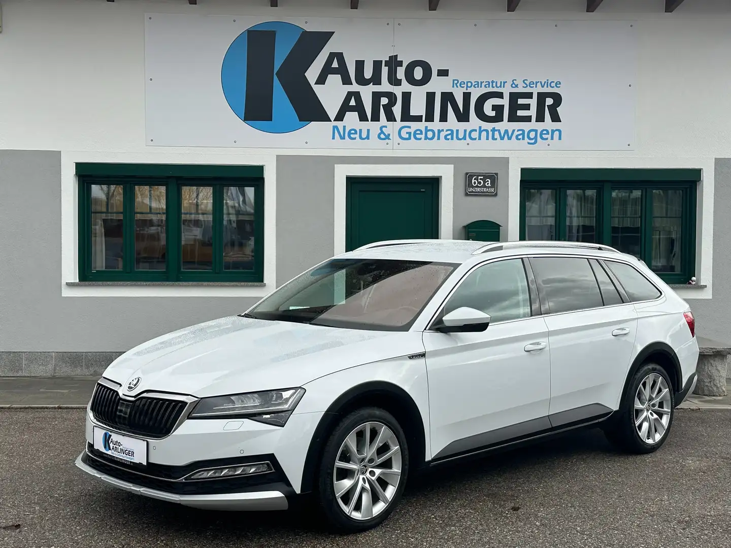 Skoda Superb Kombi 2,0 TDI 4x4 Scout DSG Weiß - 1