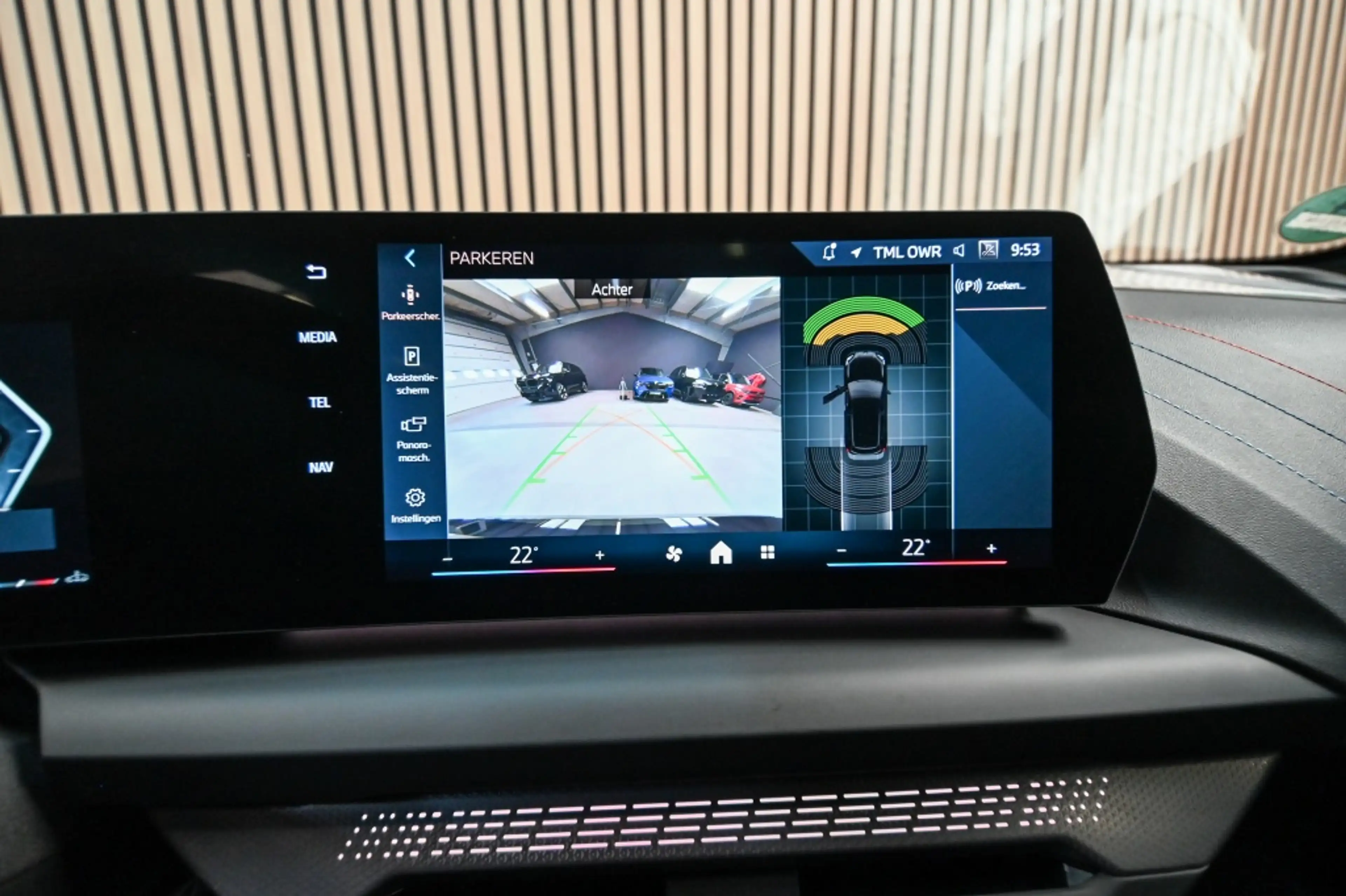 BMW 120 120i M Sport | PANO | ACC | Harman Kardon — photo 13
