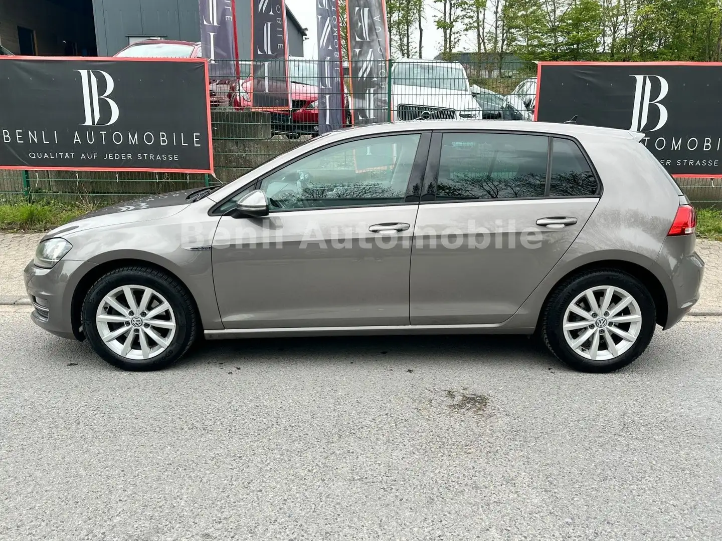 Volkswagen Golf VII Lim. Lounge BMT/SHZ/KLIMA/TMP/LIMO/ Gris - 2