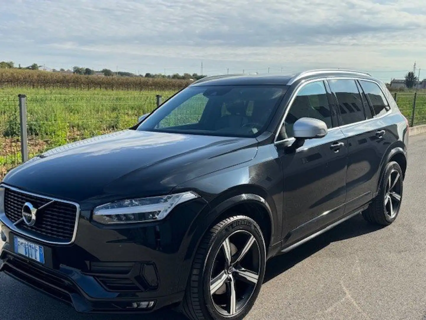 Volvo XC90 R-DESIGN 2.0 DIESEL 235CV 7POSTI Negru - 1