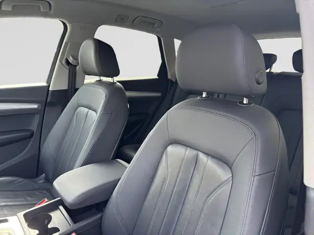 Audi Q5 view 9