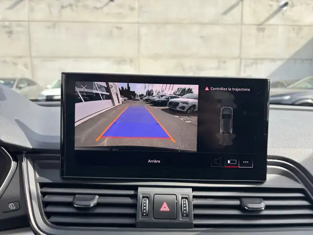 Audi Q5 view 12