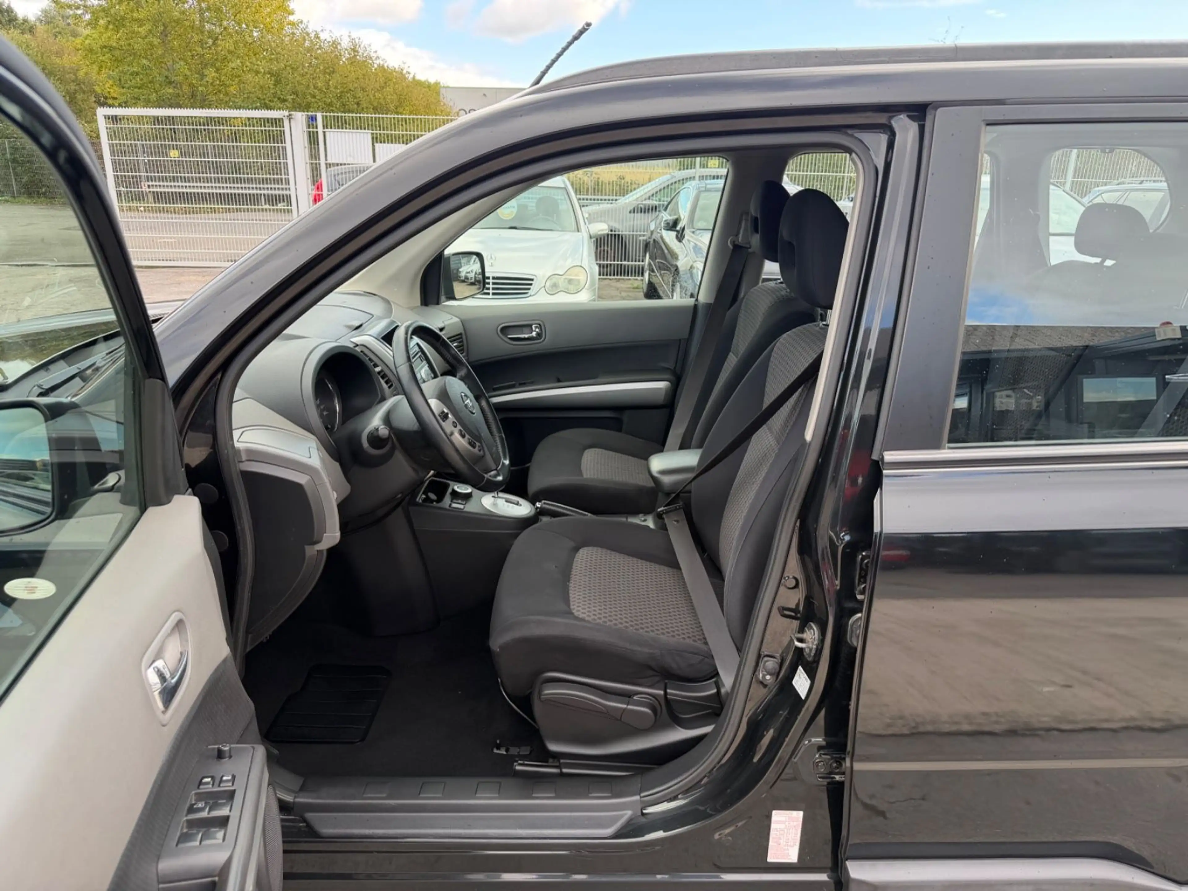 Nissan X-Trail SE 4X4*TÜV NEU*AUTOMATIK*AHK*KLIMA*AHK* — photo 9