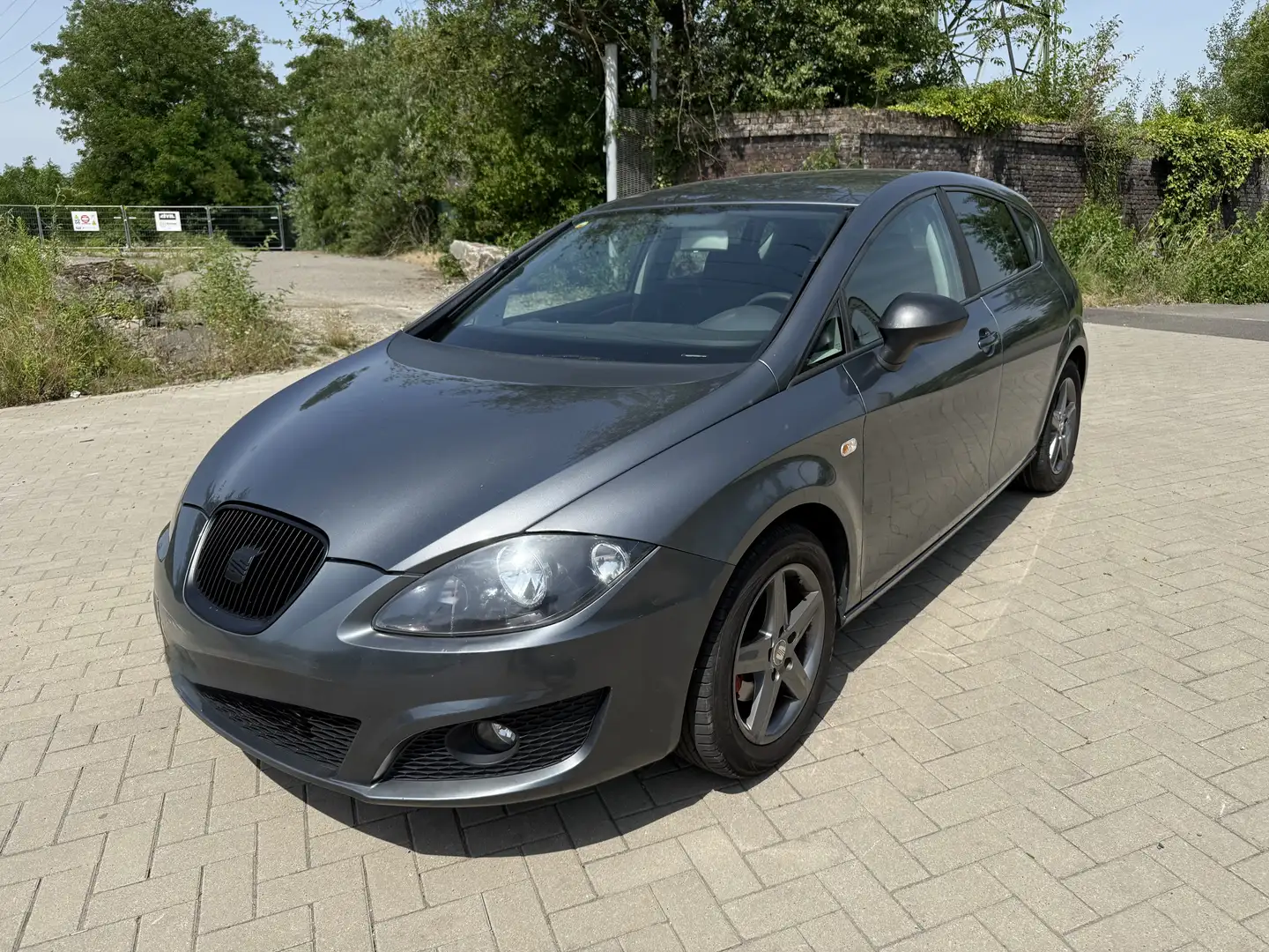 SEAT Leon 1.6 CR TDi DPF Grijs - 2