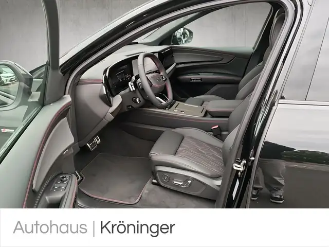 Audi Q7 view 7