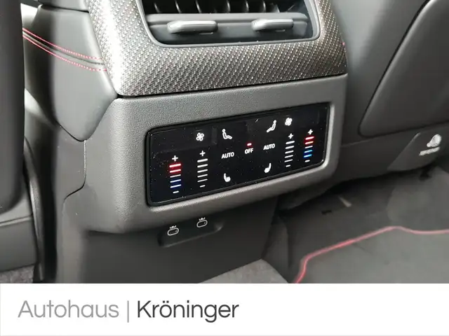 Audi Q7 view 18