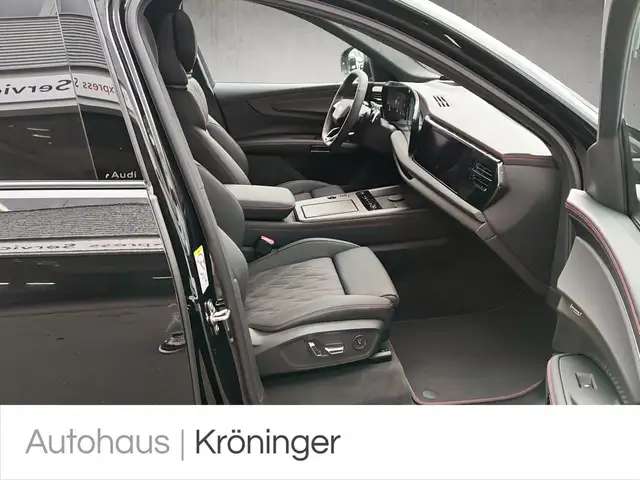 Audi Q7 view 9