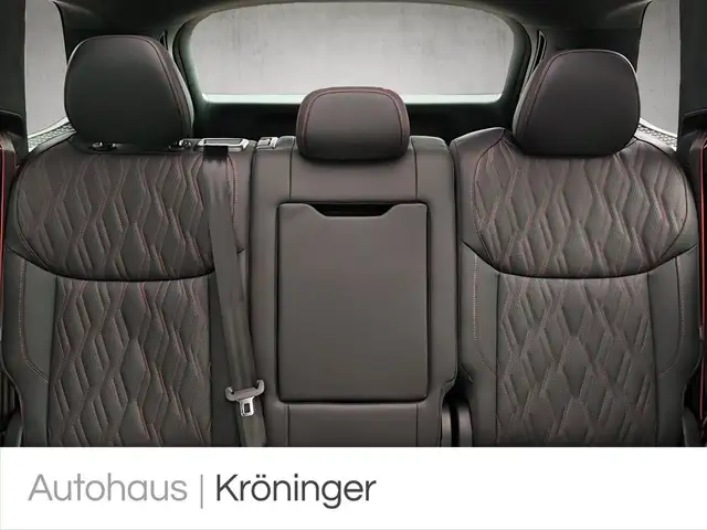 Audi Q7 view 10