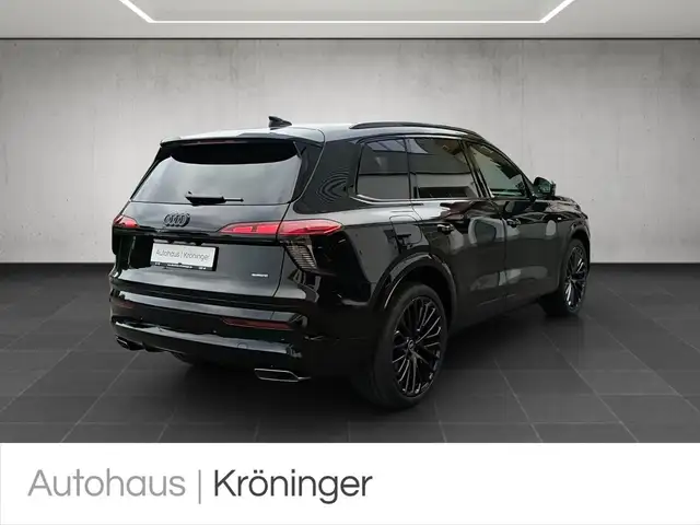 Audi Q7 view 2