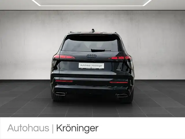 Audi Q7 view 6