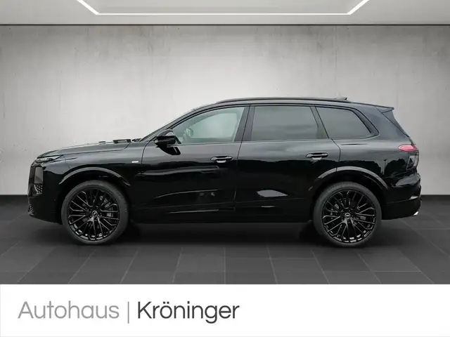 Audi Q7 view 3
