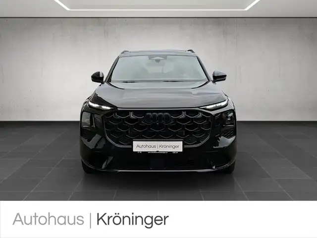 Audi Q7 view 5