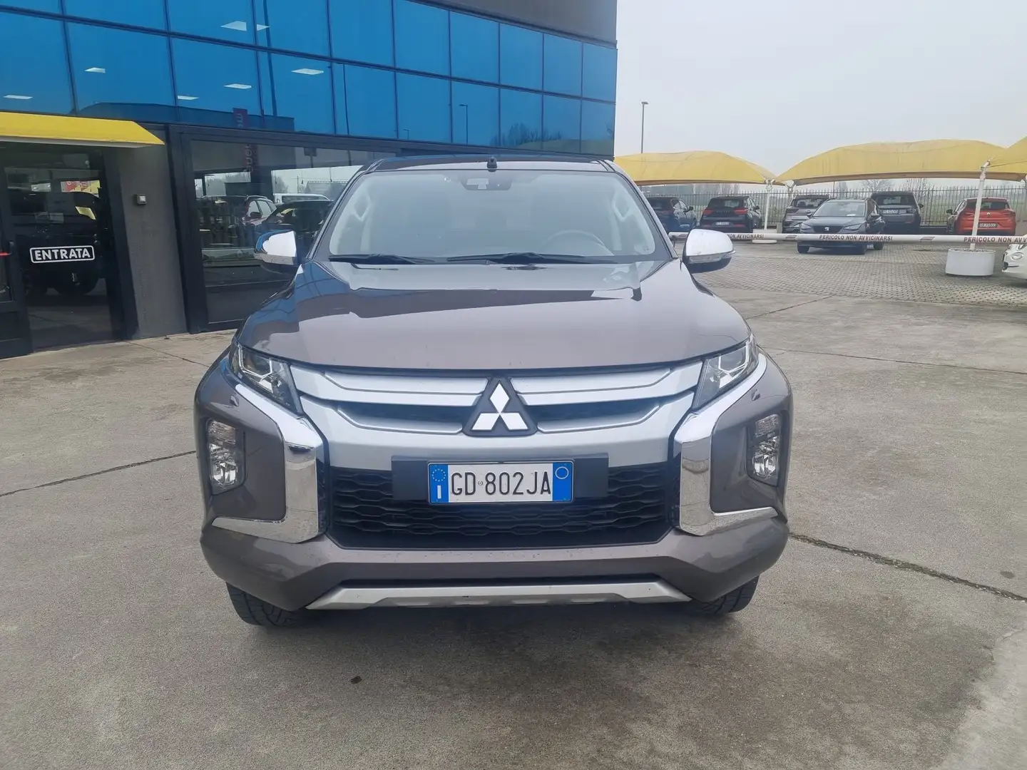 Mitsubishi L200 DOUB. CAB 2.3d Intense 4wd 150cv AUT PREZZO FINITO Gris - 2